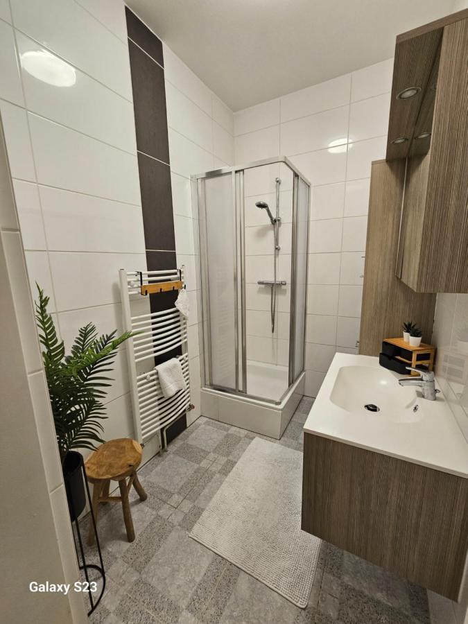 Comfort Zone-10 Min From The Center Apartment *